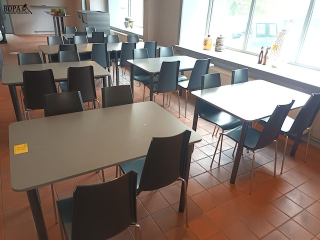 Lot 23 - stoelen. 32 stuks - afbeelding 3 van  3