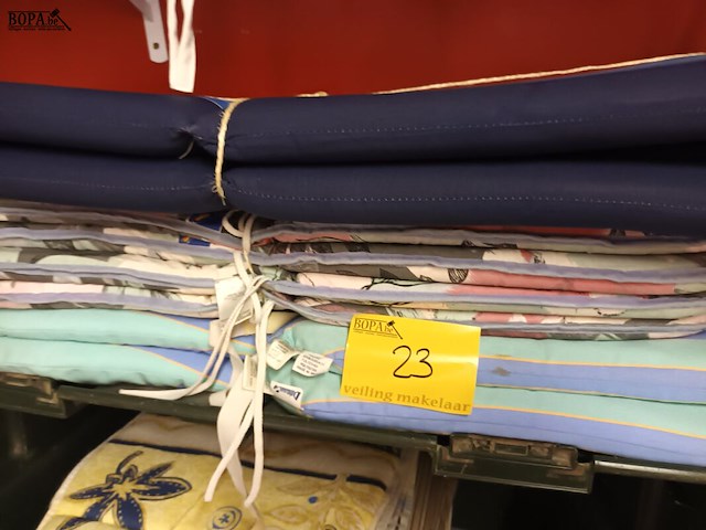 Lot 23 - tuinkussen. 7 stuks - afbeelding 1 van  4