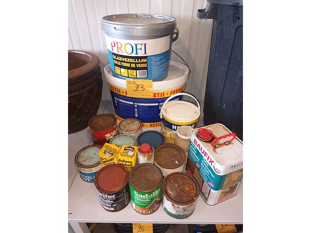 Lot 23 - verf en lijm. 16 stuks - afbeelding 1 van  4