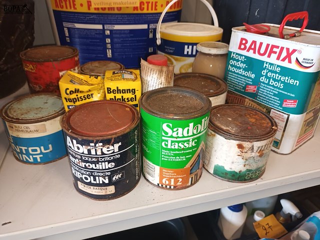 Lot 23 - verf en lijm. 16 stuks - afbeelding 2 van  4