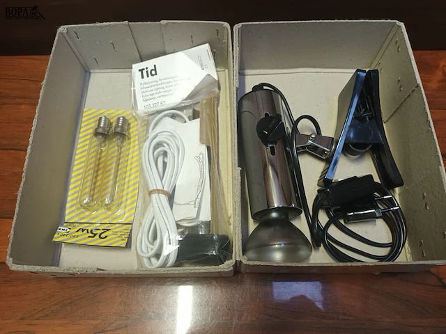 Lot 23 - vintage lampen in verpakking - afbeelding 1 van  4