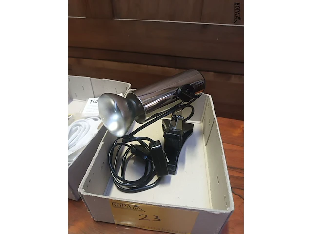 Lot 23 - vintage lampen in verpakking - afbeelding 3 van  4