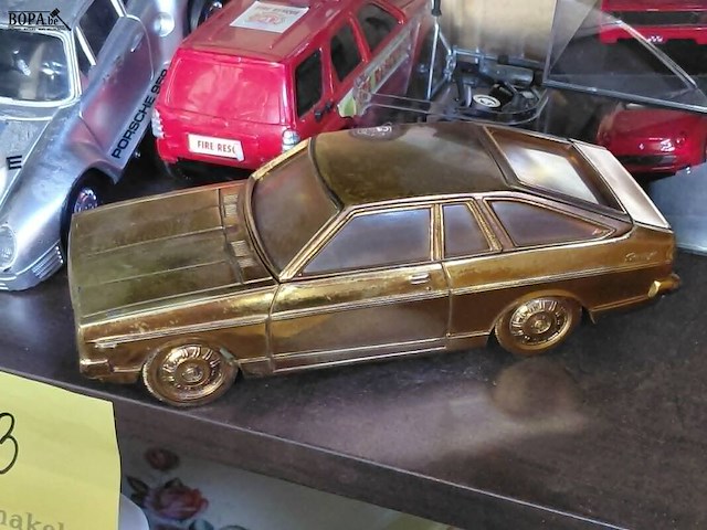 Lot 23 - vintage modelwagens oa. porsche 959 en koper model - afbeelding 6 van  7