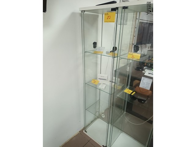 Lot 23 - vitrine kast - afbeelding 1 van  2