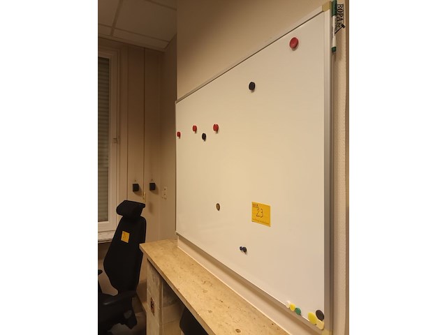 Lot 23 - whiteboard - afbeelding 2 van  2