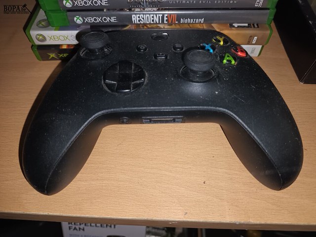 Lot 23 - xbox controller en spelletjes - afbeelding 2 van  4