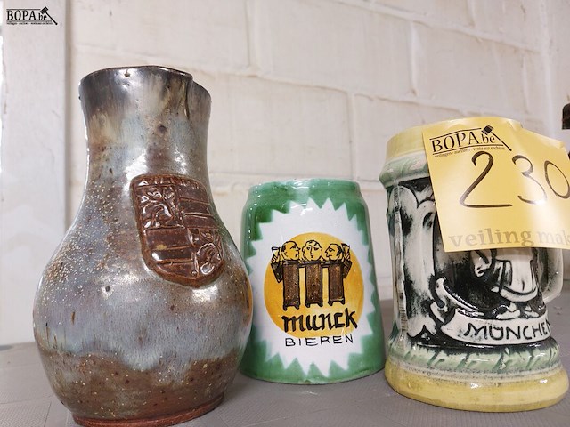 Lot 230 - bierkrukken, 3 stuks - afbeelding 1 van  2