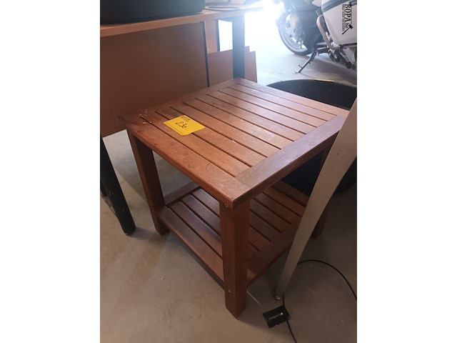 Lot 230 - bijzettafel in teak - afbeelding 2 van  2