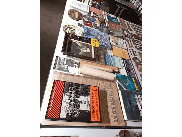 Lot 230 - militaria. 33 stuks - afbeelding 1 van  8
