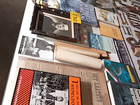 Lot 230 - militaria. 33 stuks - afbeelding 1 van  8