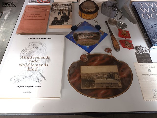 Lot 230 - militaria. 33 stuks - afbeelding 3 van  8