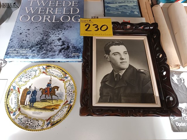 Lot 230 - militaria. 33 stuks - afbeelding 4 van  8