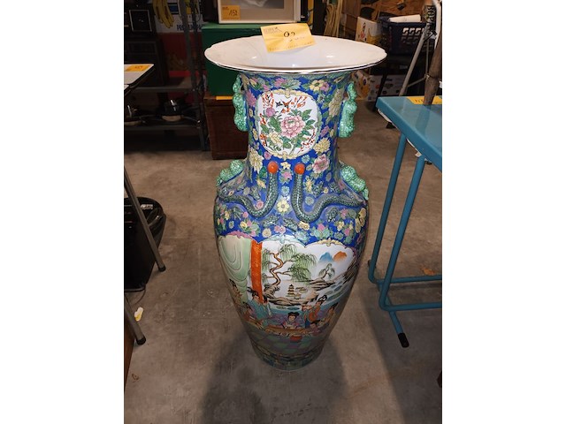 Lot 230 - oosterse vaas xxl - afbeelding 1 van  6