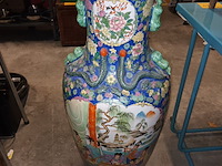 Lot 230 - oosterse vaas xxl - afbeelding 1 van  6