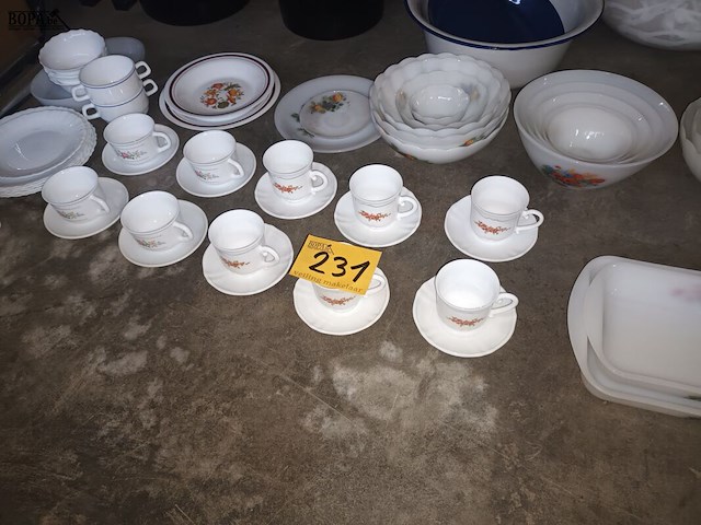 Lot 231 - arcopal servies. 52 stuks - afbeelding 1 van  4