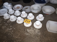 Lot 231 - arcopal servies. 52 stuks - afbeelding 1 van  4