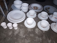 Lot 231 - arcopal servies. 52 stuks - afbeelding 4 van  4