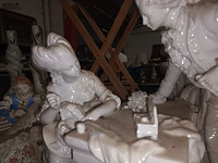 Lot 231 - beeld in porselein - afbeelding 3 van  5