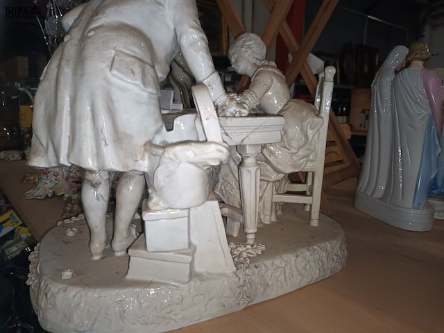 Lot 231 - beeld in porselein - afbeelding 5 van  5