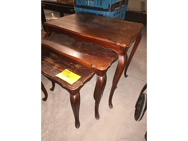 Lot 231 - bijzettafels - afbeelding 2 van  3