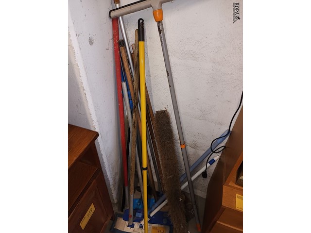 Lot 231 - poetsmateriaal. 10 stuks - afbeelding 1 van  3