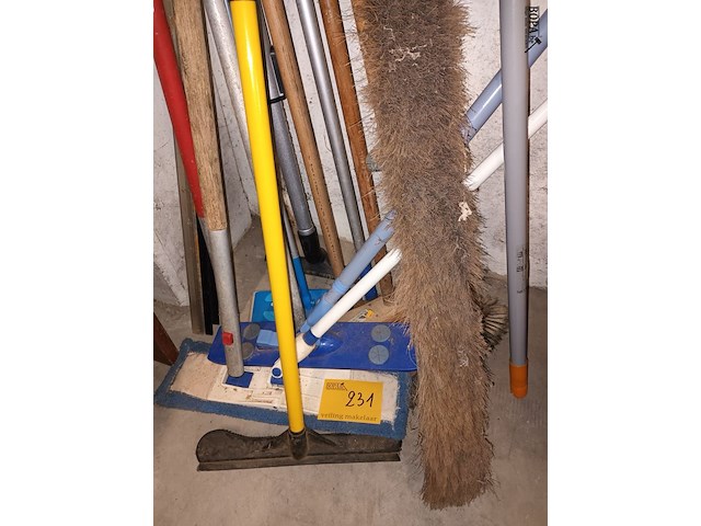 Lot 231 - poetsmateriaal. 10 stuks - afbeelding 3 van  3