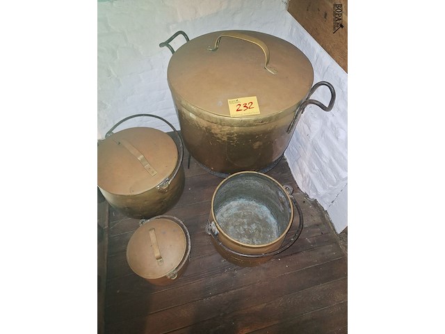 Lot 232 - koperen ketels en koekenpan. 6 stuks - afbeelding 1 van  2