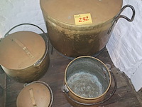 Lot 232 - koperen ketels en koekenpan. 6 stuks - afbeelding 1 van  2