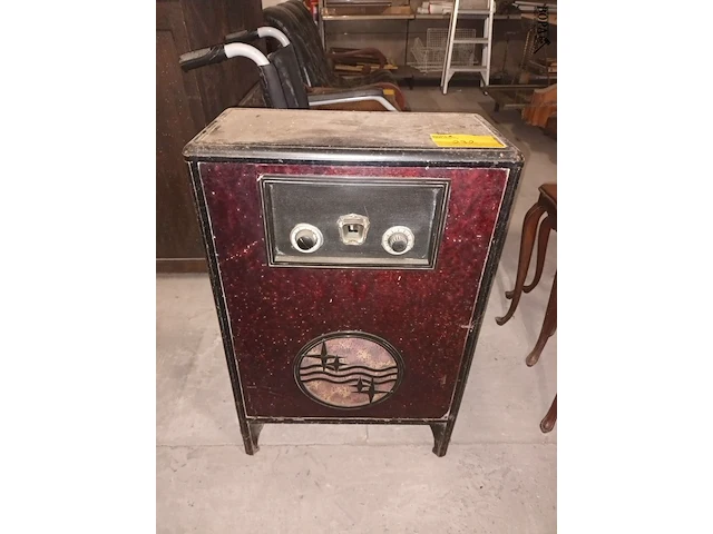 Lot 232 - philips radio meubel - afbeelding 1 van  6
