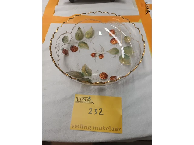 Lot 232 - schaal in geëtst glas - afbeelding 1 van  5