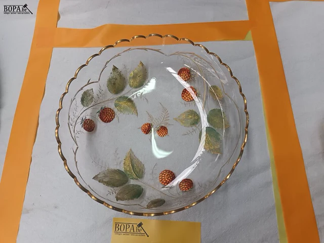 Lot 232 - schaal in geëtst glas - afbeelding 3 van  5