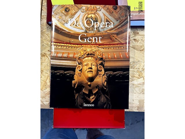 Lot 233 - de opera van gent uitgeven lannoo en boek deel opéras d'euro - afbeelding 1 van  10