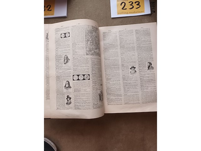 Lot 233 - larousse universel. 3 stuks - afbeelding 3 van  4