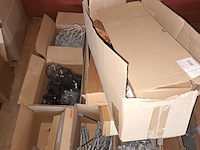 Lot 233 - onderdelen van meubels - afbeelding 7 van  10