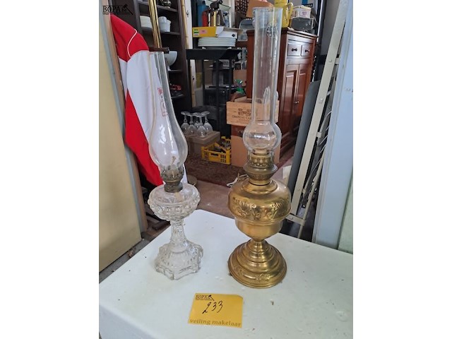 Lot 233 - oude petroleumlampen belgische makelij - afbeelding 1 van  3