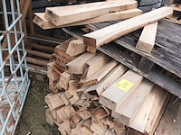 Lot 233 - pallet met houten balkjes - afbeelding 2 van  4