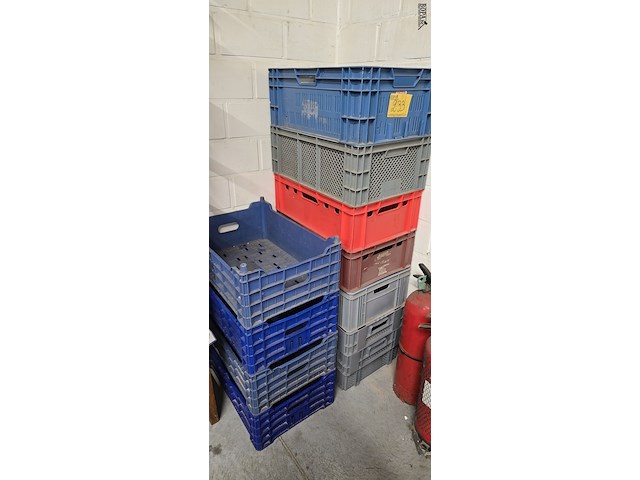 Lot 233 - stapelbakken in kunststof ong 10 stuks - afbeelding 1 van  3