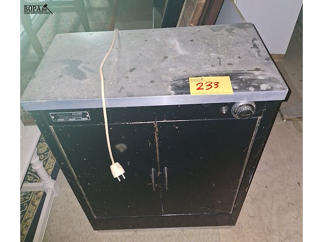 Lot 233 - warmhoudkast - afbeelding 1 van  1
