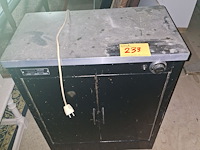 Lot 233 - warmhoudkast - afbeelding 1 van  1
