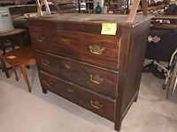 Lot 234 - antieke ladekast