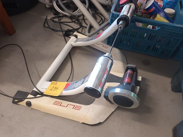 Lot 234 - fietstrainer - afbeelding 2 van  3