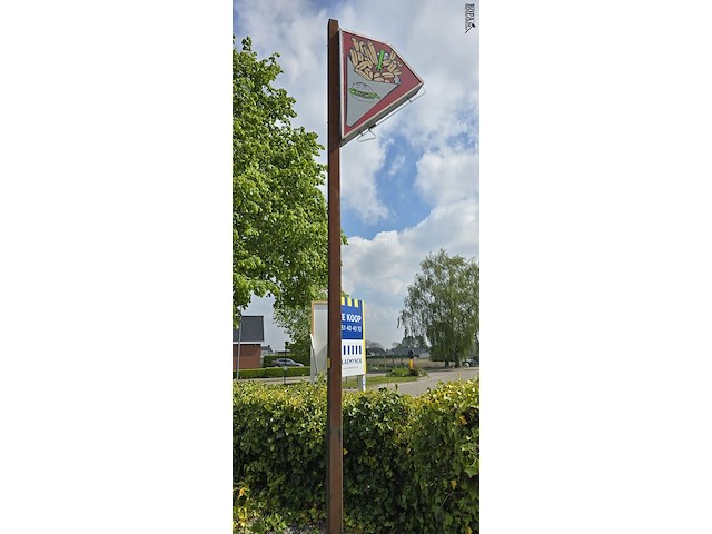 Lot 234 - lichtreclame frietzak - afbeelding 1 van  3