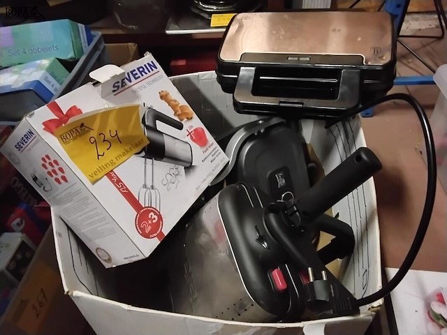 Lot 234 - lot keukentoestellen 5 stuks: broodrooster - handmixer - cro - afbeelding 1 van  1