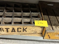 Lot 234 - retro houten bierkratten - 2 stuks