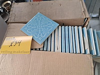 Lot 234 - vintage lichtblauwe tegeltjes villeroy boch 11/11- 200 stuks - afbeelding 1 van  6