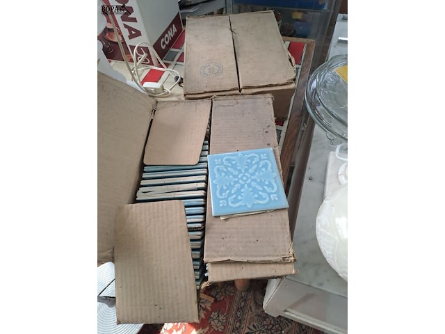 Lot 234 - vintage lichtblauwe tegeltjes villeroy boch 11/11- 200 stuks - afbeelding 6 van  6