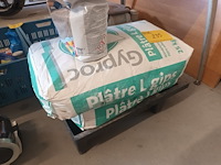Lot 235 - gyproc gips en cementvoegmortel - afbeelding 1 van  3