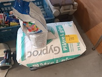 Lot 235 - gyproc gips en cementvoegmortel - afbeelding 3 van  3