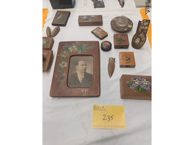 Lot 235 - jolité de spa. 16 stuks - afbeelding 8 van  8