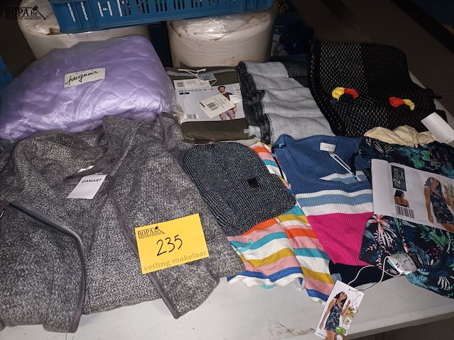 Lot 235 - kledij dames en heren. 24 stuks - afbeelding 1 van  5